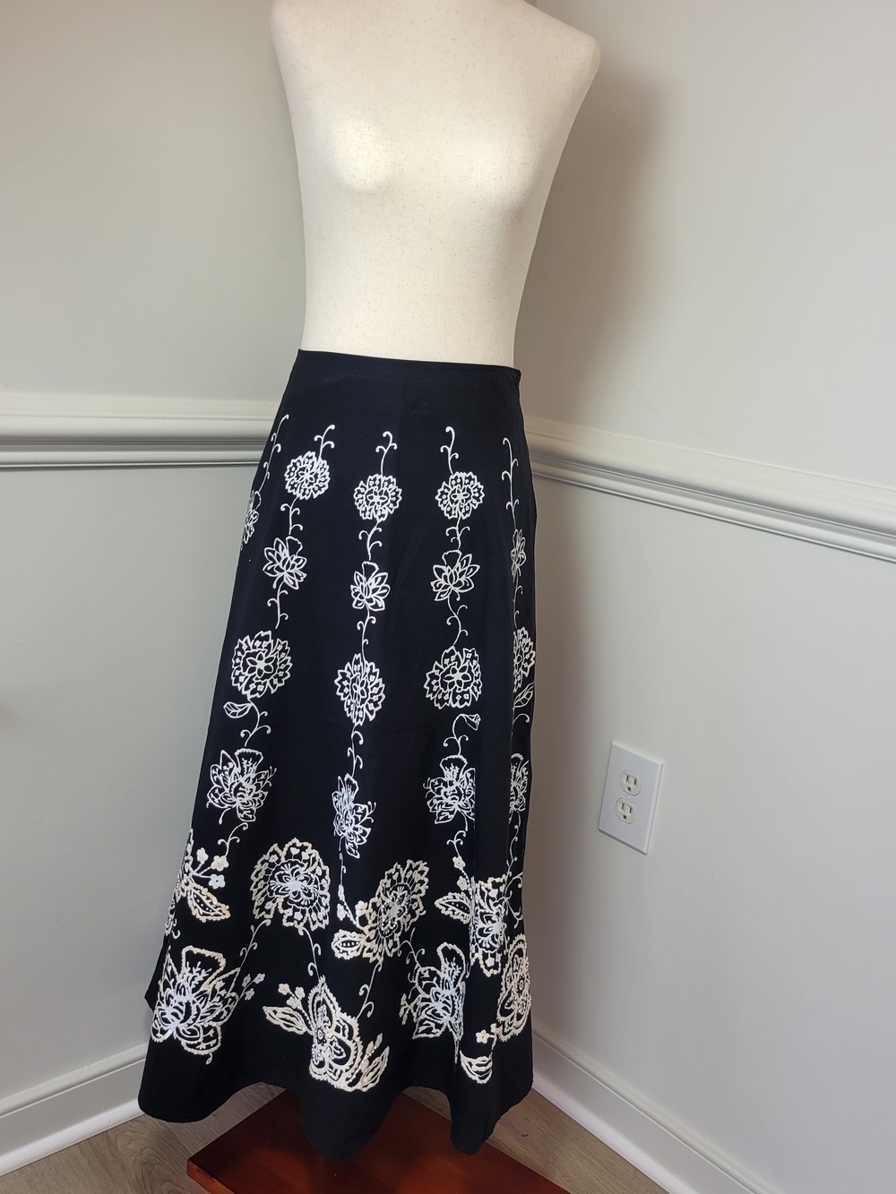 White House Black Market Floral Sequin Maxi Skirt 8 Embellished Statement